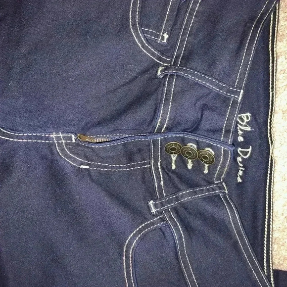 Blue Desire Women’s Junior’s Size 5 Jeans - Picture 2 of 3